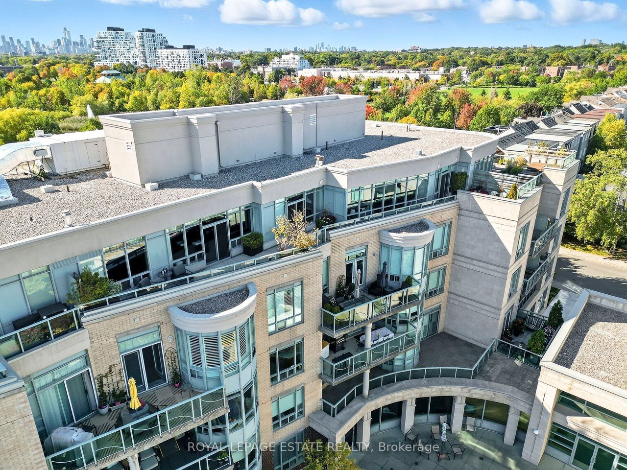 PENTHOUSE MADE FOR WATERFRONT LIVING