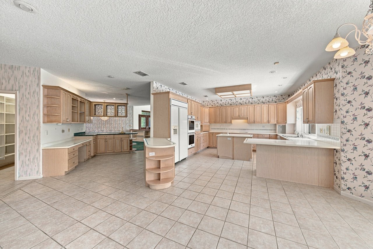 18728 LAKE IOLA RD