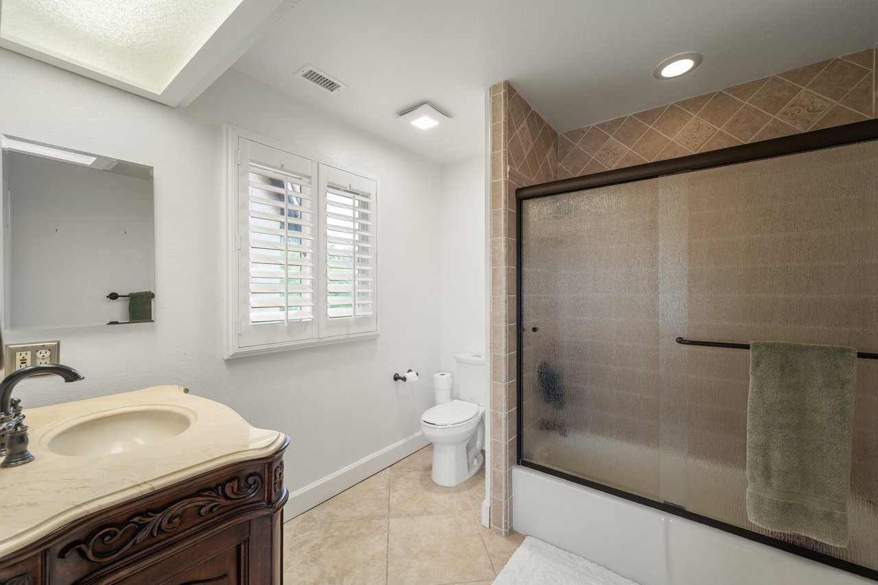 38405 Avenida La Cresta