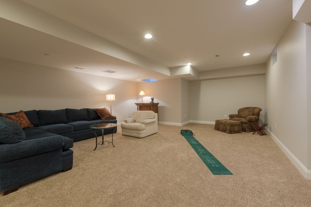 21 Woodstone Cir