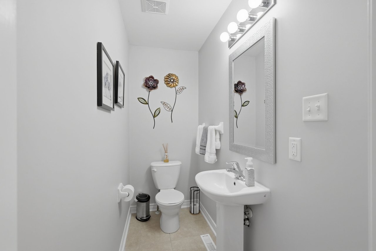 215 Banting Crescent