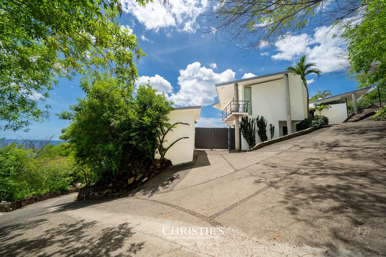 Glass House with Stunning Ocean Views and Award-Winning Design in Costa Rica, Guanacaste - Casa Holmes
