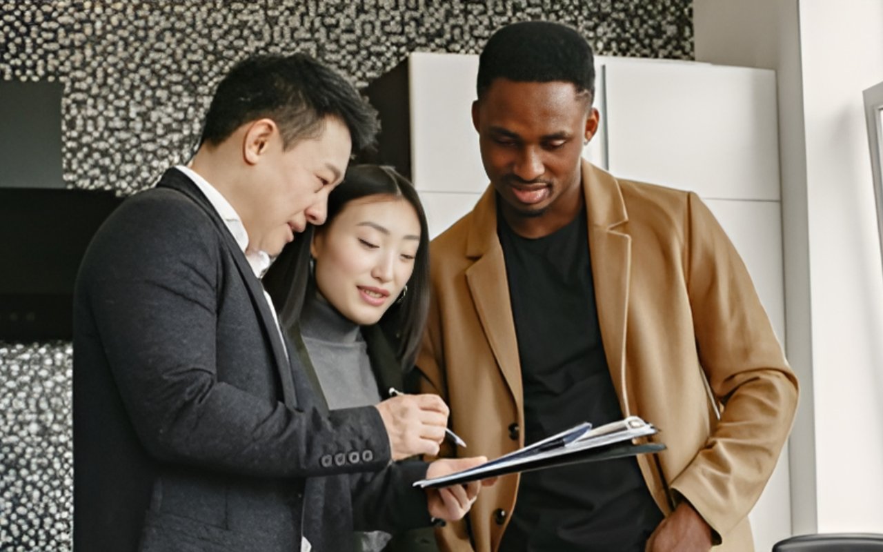Navigating the Pros and Cons of a Career in Real Estate