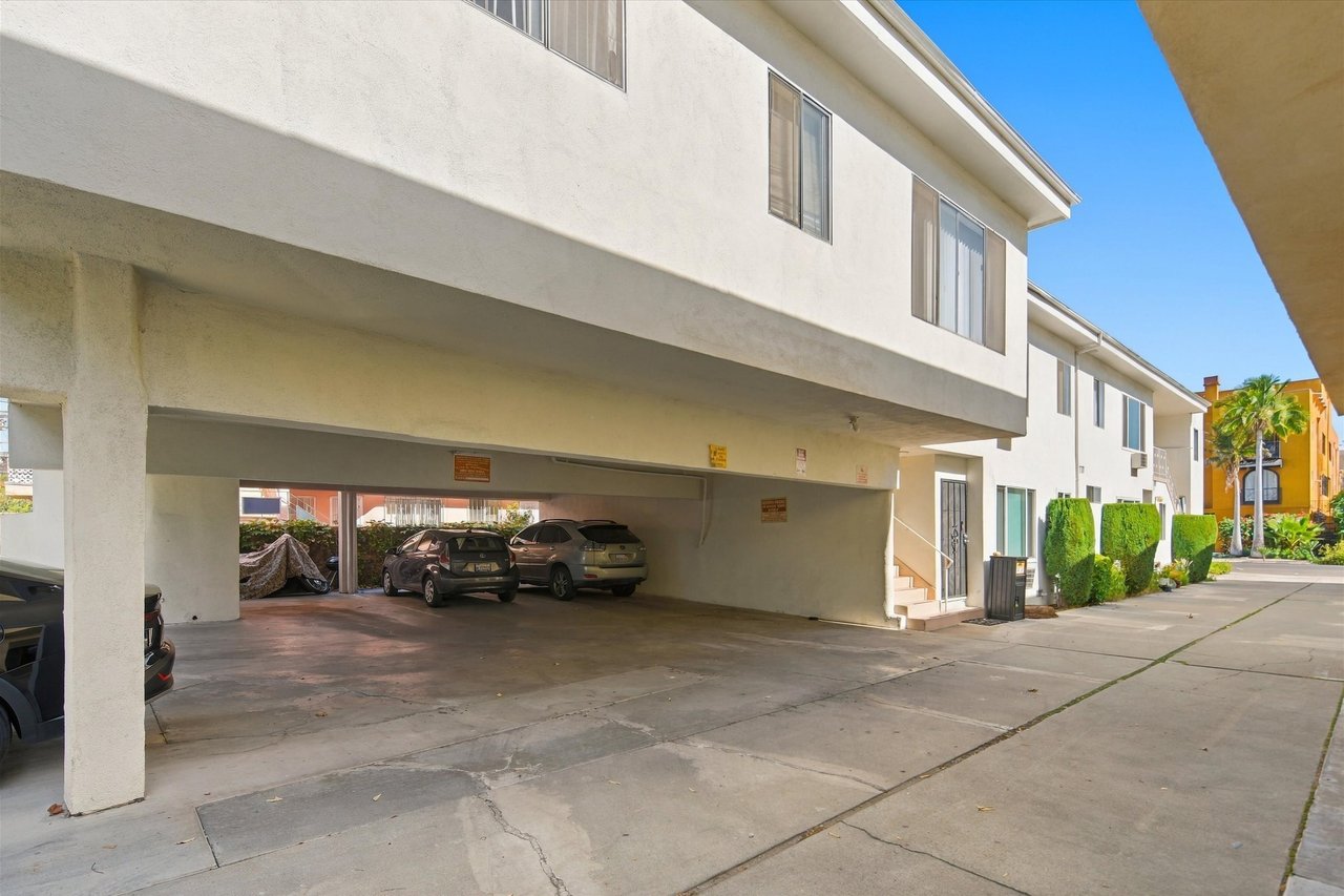 823 N Hudson Ave, Hollywood