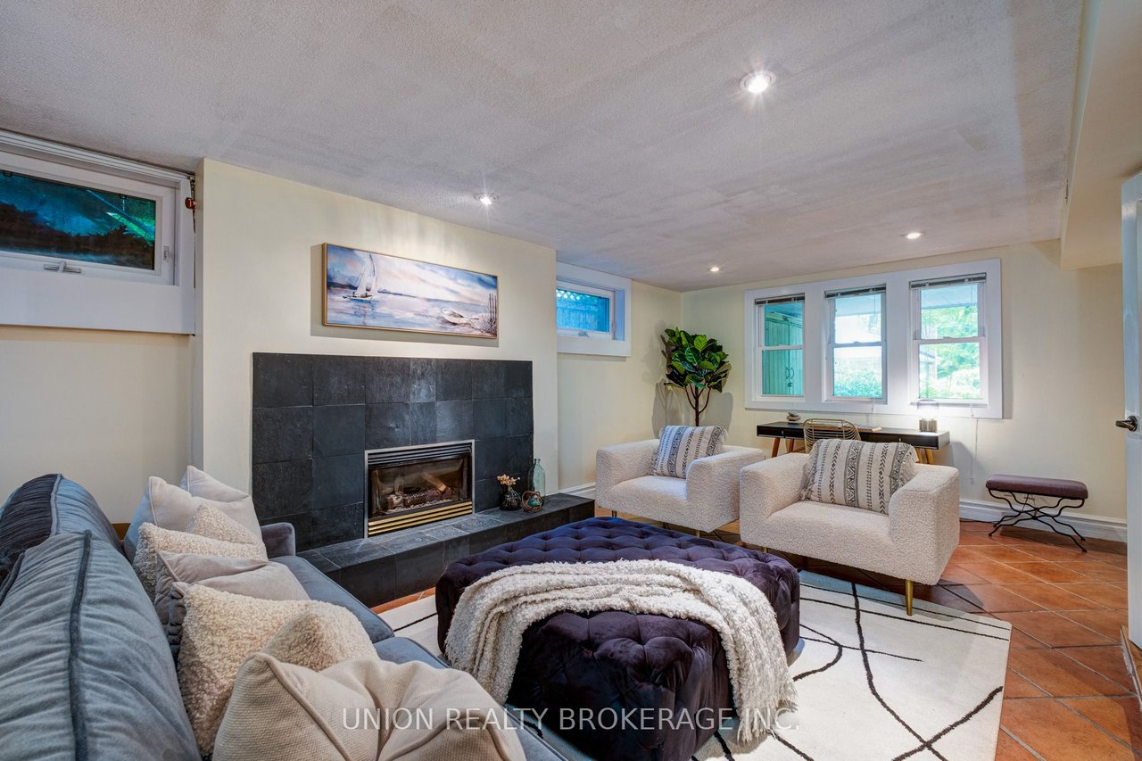 29 Pine Cres