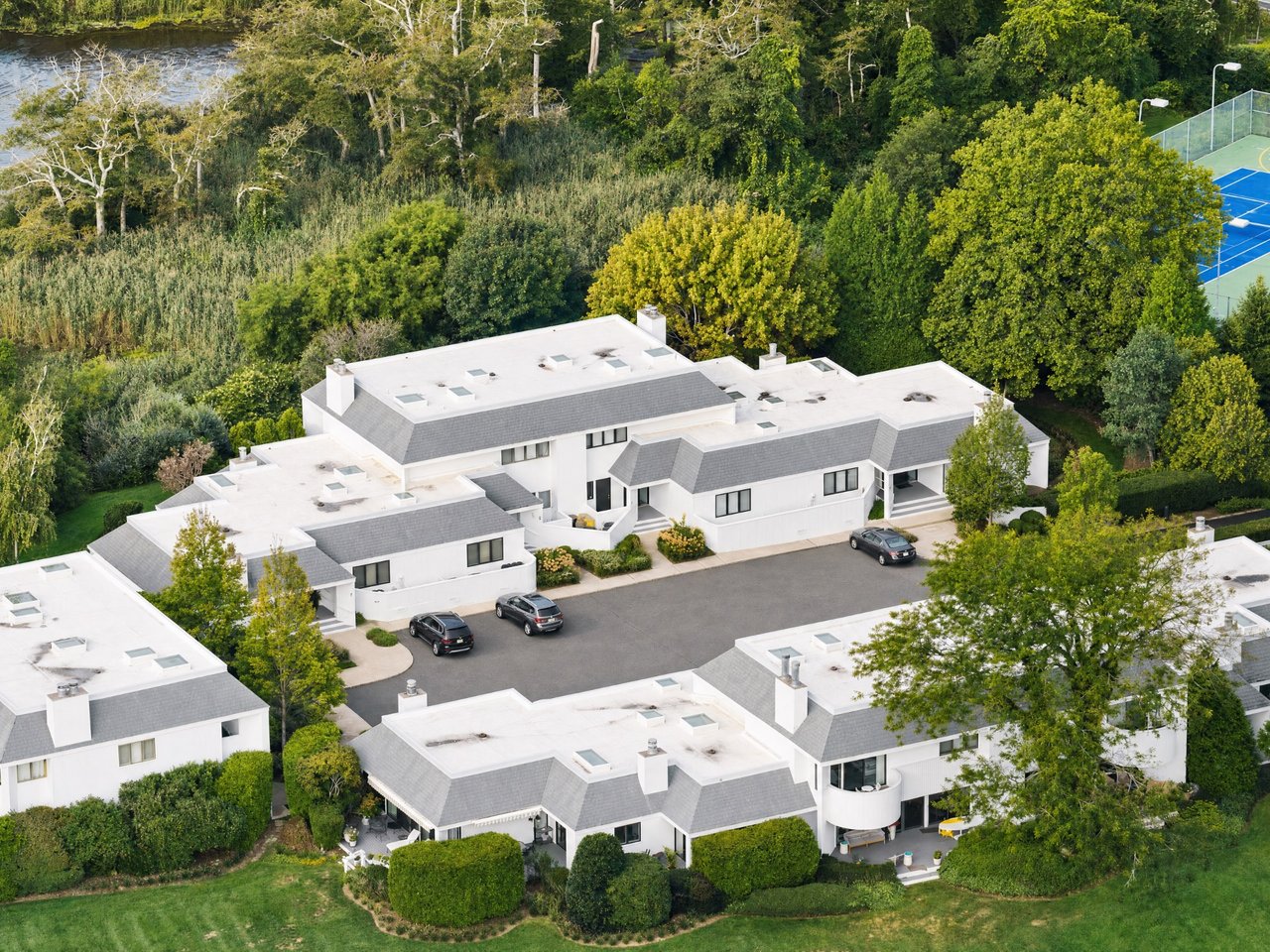 WATERFRONT LIVING AT MECOX LANDING