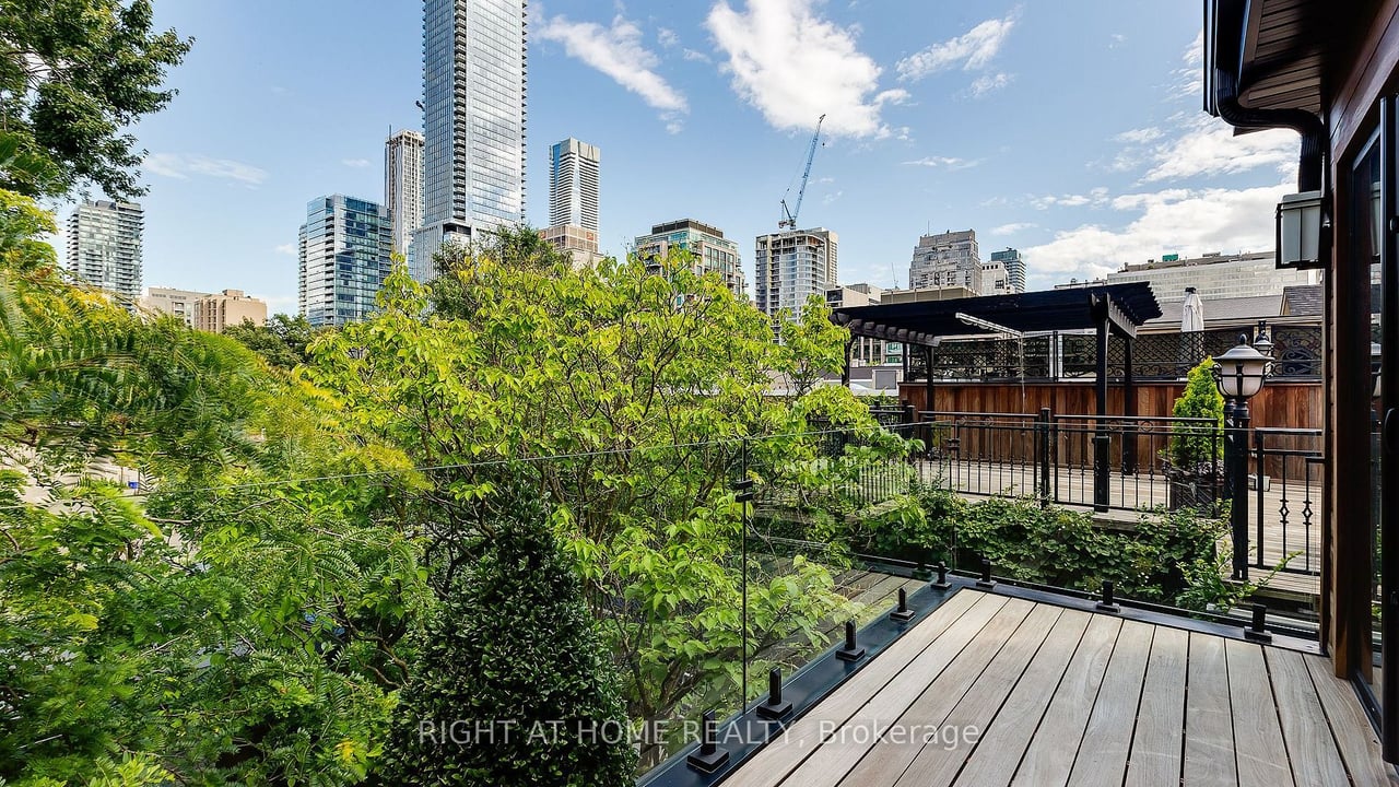 YORKVILLE FORESTY LUXURY