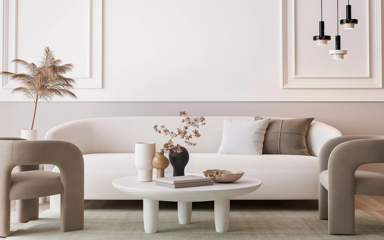 Exploring the Pros and Cons of Buying an Older House: Why Having an Experienced Realtor Matters