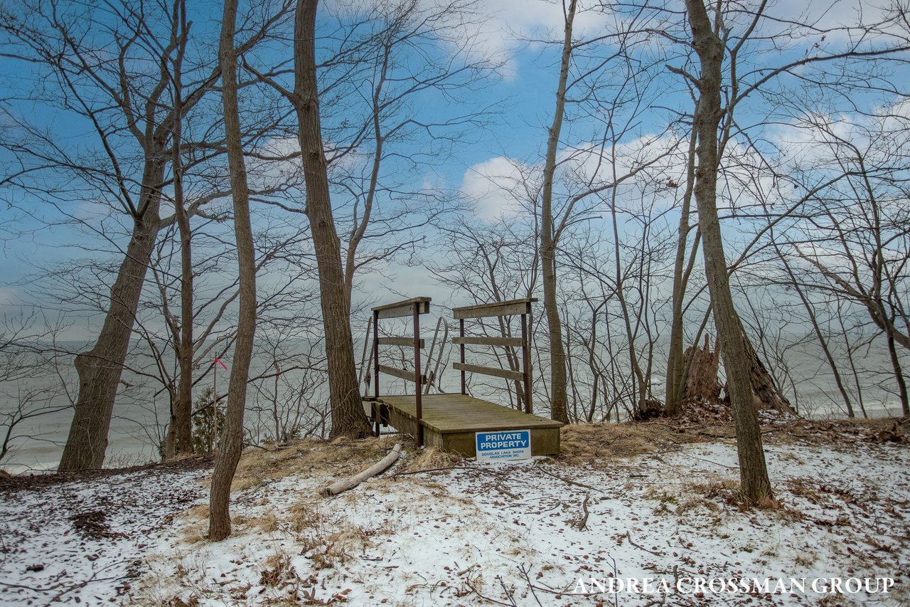 6919 Bendemeer Drive