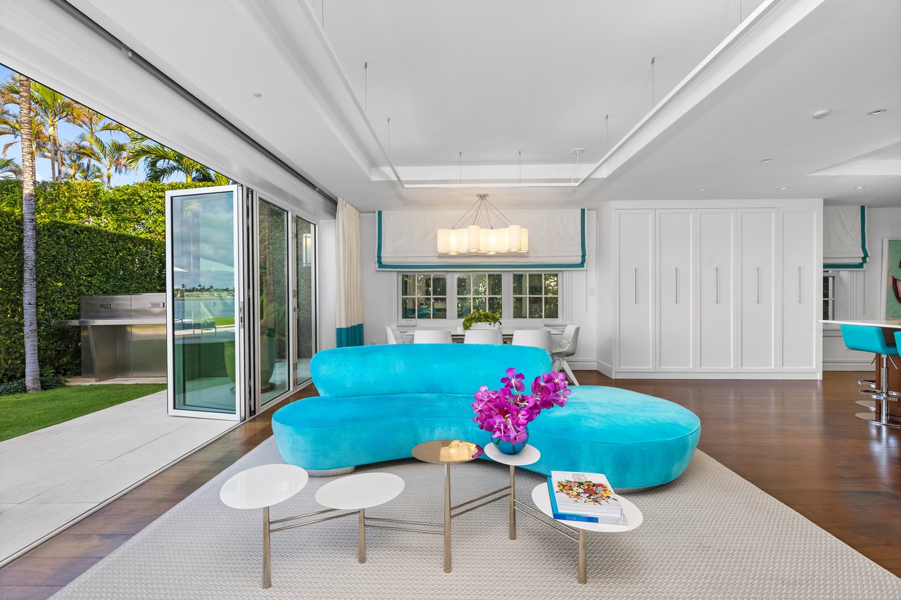 Georgian Waterfront Mansion on Everglades Island