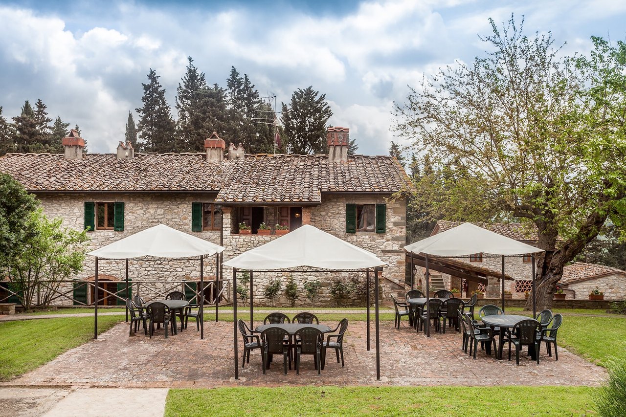 High End Country Villa With Apartments