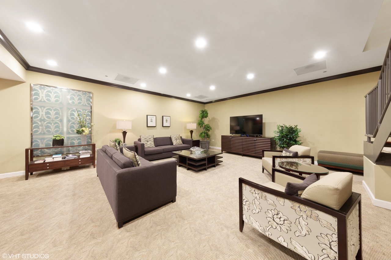 310 S Michigan Ave Unit 202