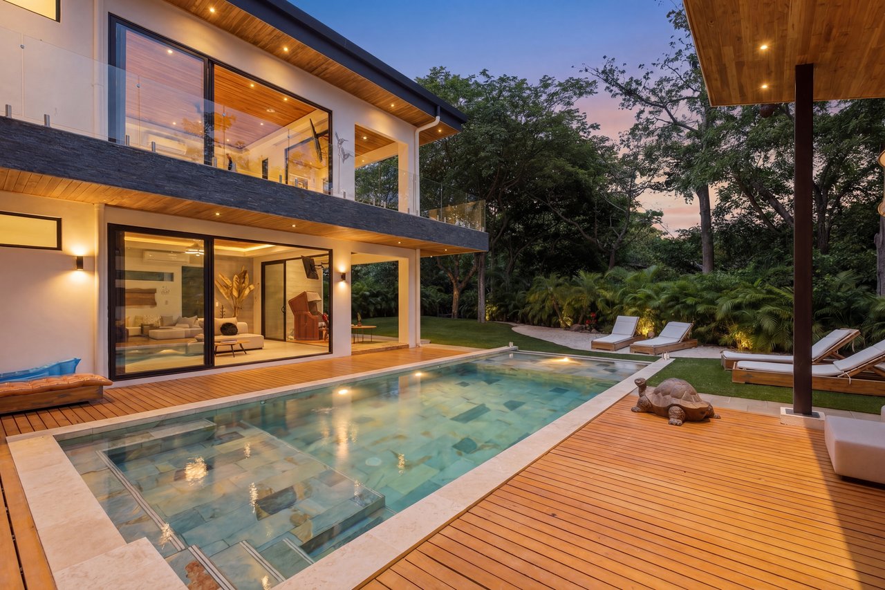 Casa La Ola Perfecta | Luxury 5-Bedroom Home with Pool Near the Beach in Hacienda Pinilla