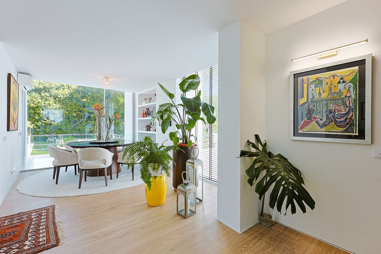 “The Green Villa” – Elegant Luxury Villa with Pool in Carnaxide, Oeiras