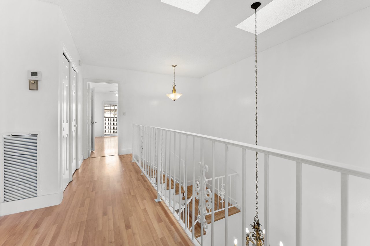 1194 Hillsboro Mile, Unit 72