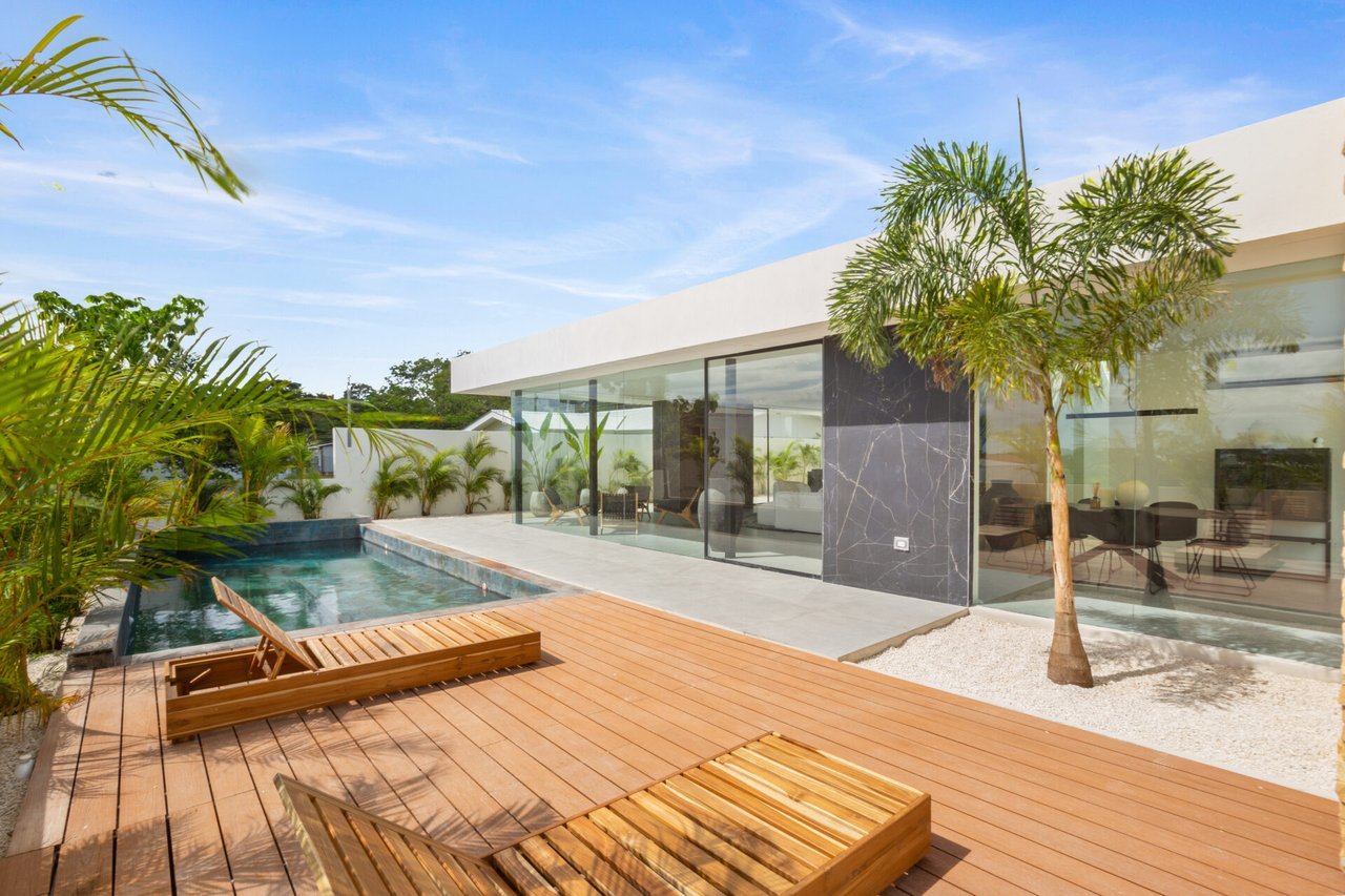 Villa Juba | Contemporary 4-Bedroom Villa with Mono Loco Beach Club Membership in Tamarindo