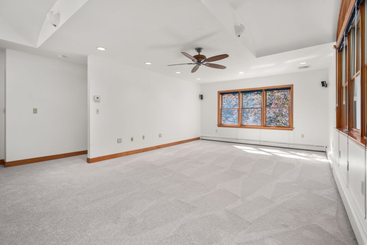 4 Leslie Rd