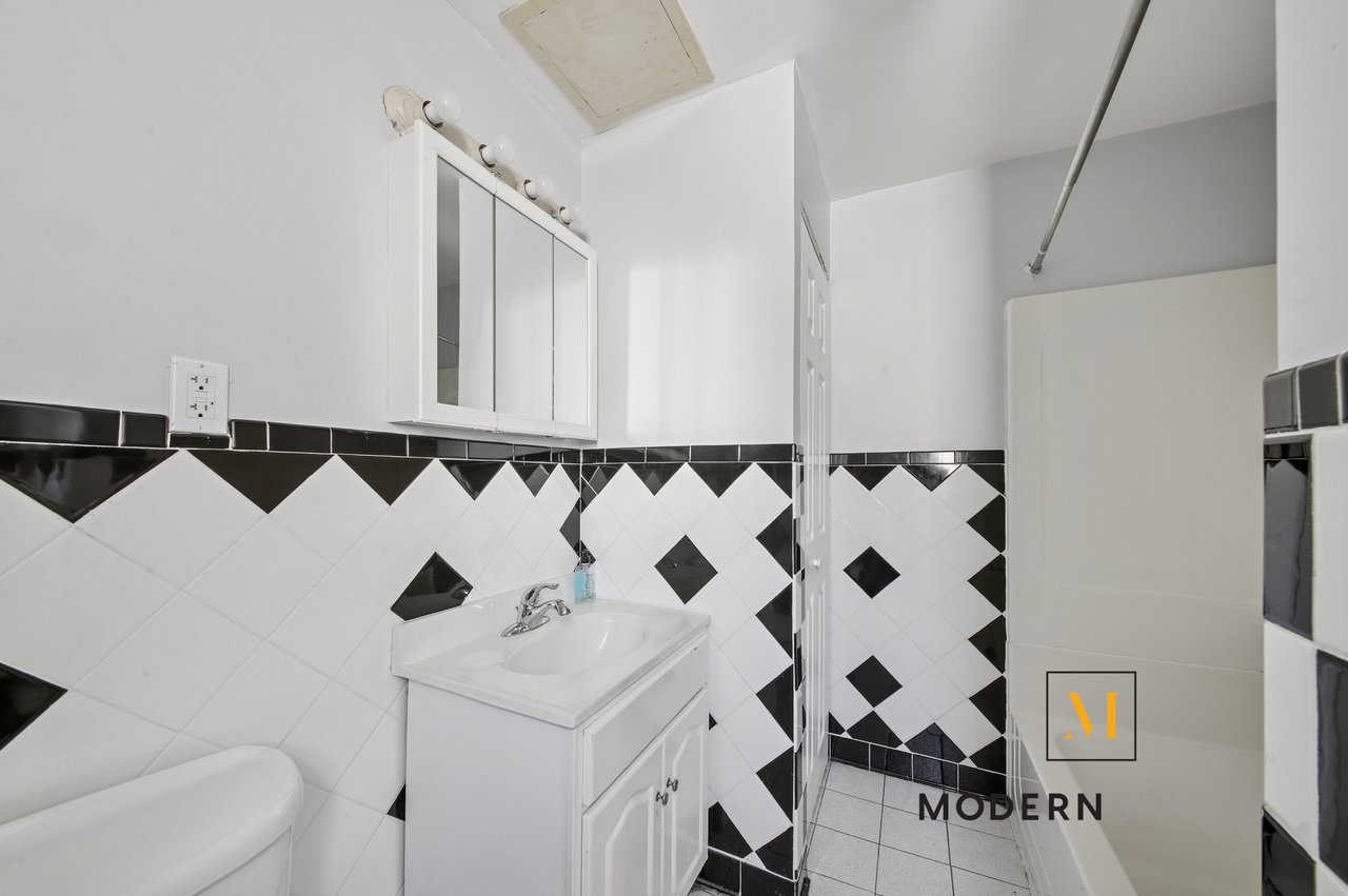 Large 2-Bed in LIC