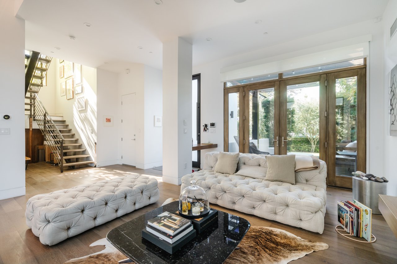 536 N Arden Blvd, Larchmont