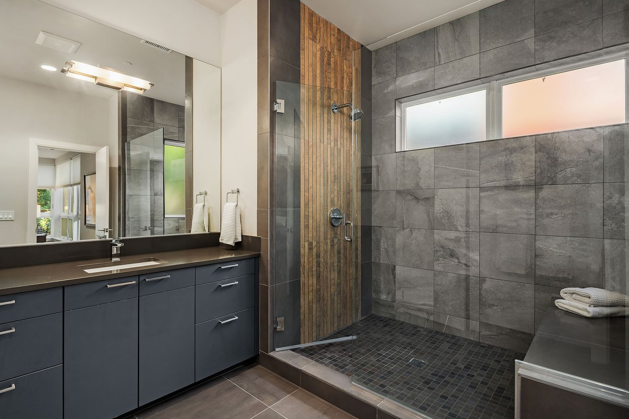 8270 SE 31st Street, Mercer Island