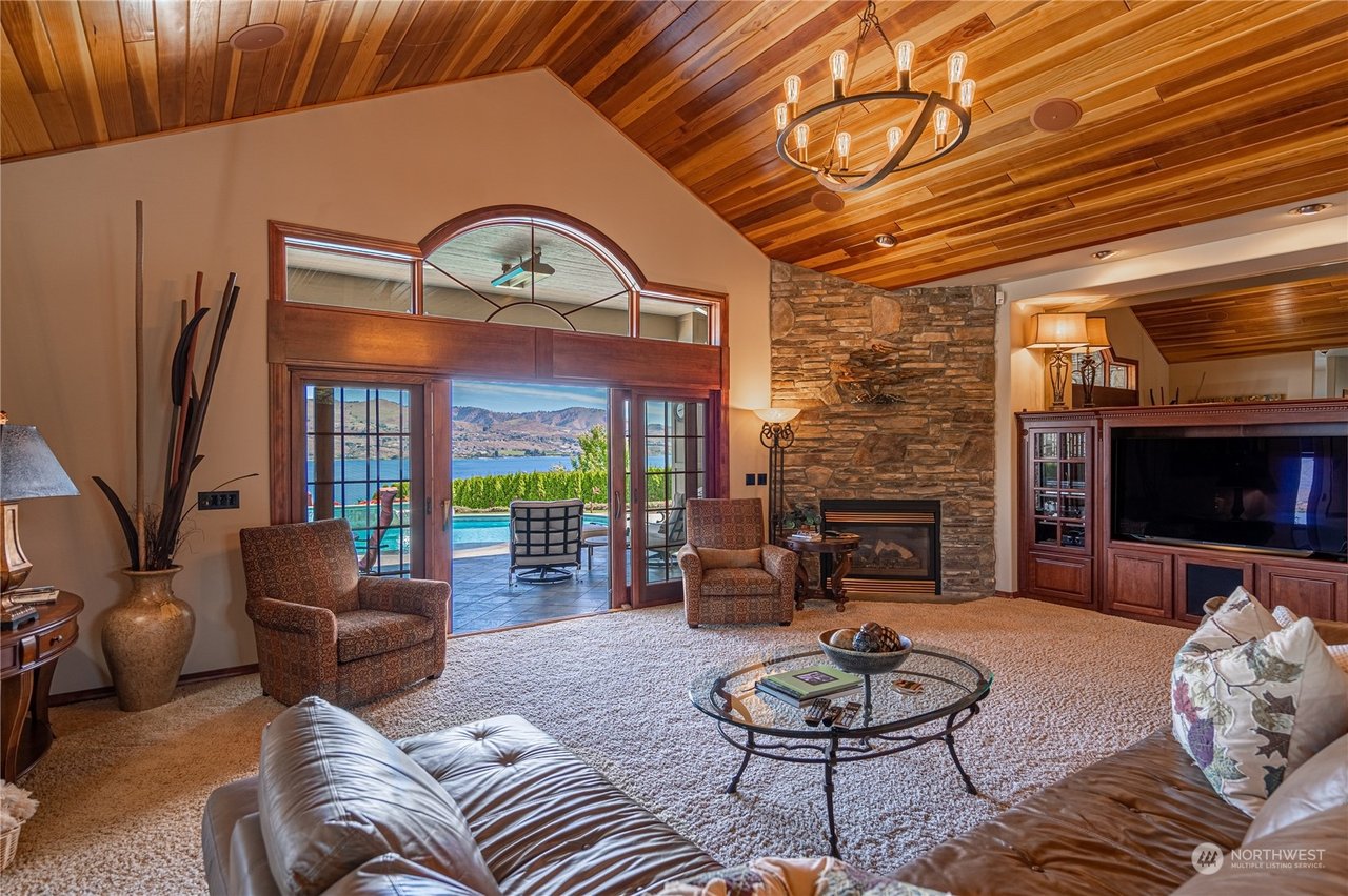 270 Bene Vista Ln