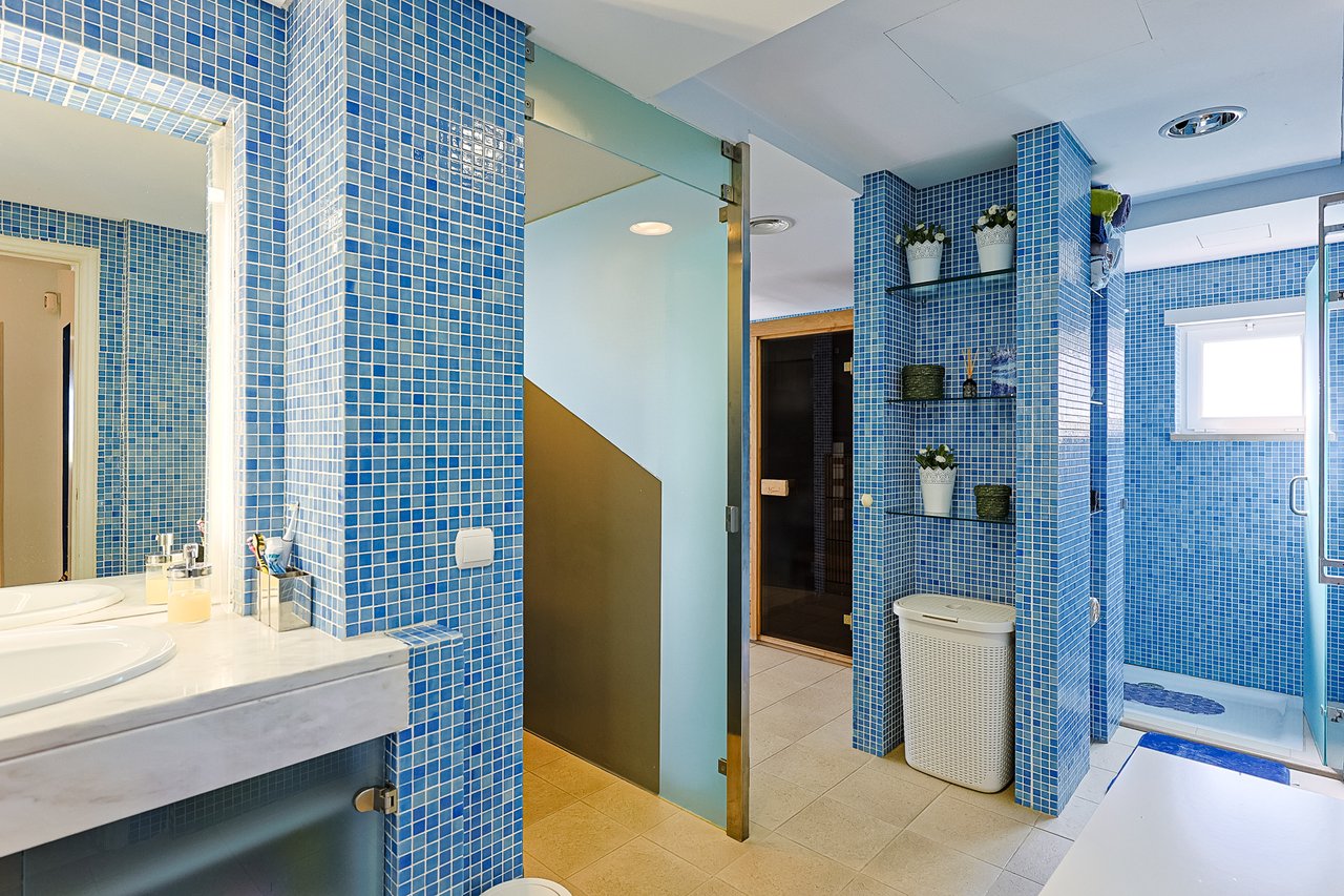 Exclusive 4,000 m² Estate in Azeitão with Tennis Court, Spa & Approved Development Project