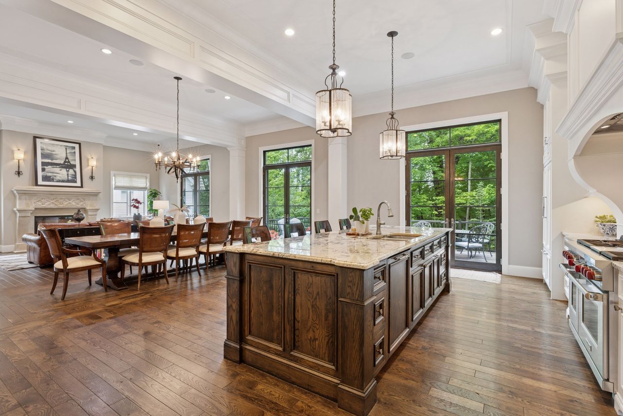 405 Carpenters Point, Wayzata