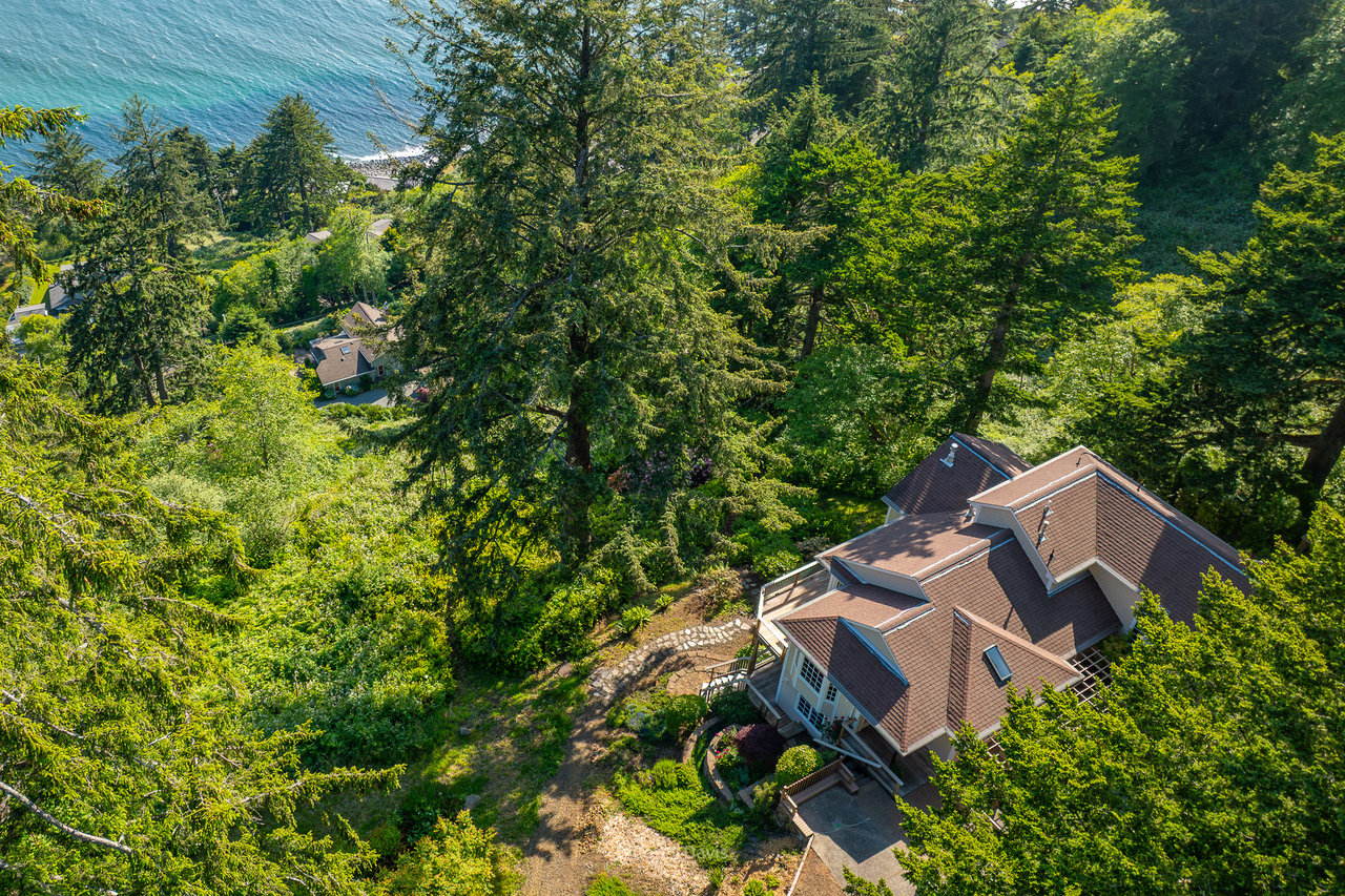 Sold ocean-view retreat at 7785 Twana Trace on Neahkahnie Mountain near Manzanita Oregon