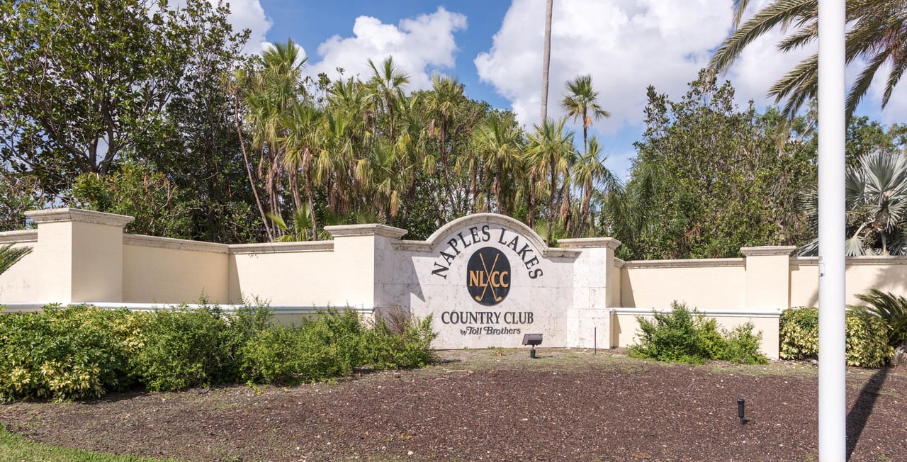 Naples Lakes Country Club