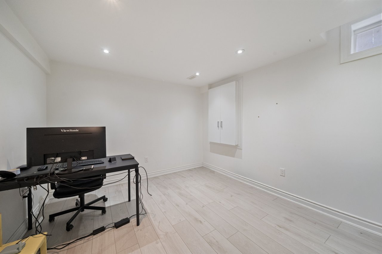 SOLD: Show Like a Model!