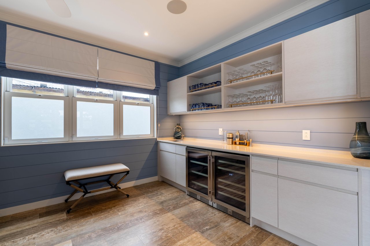 Sea Breeze Beach House 