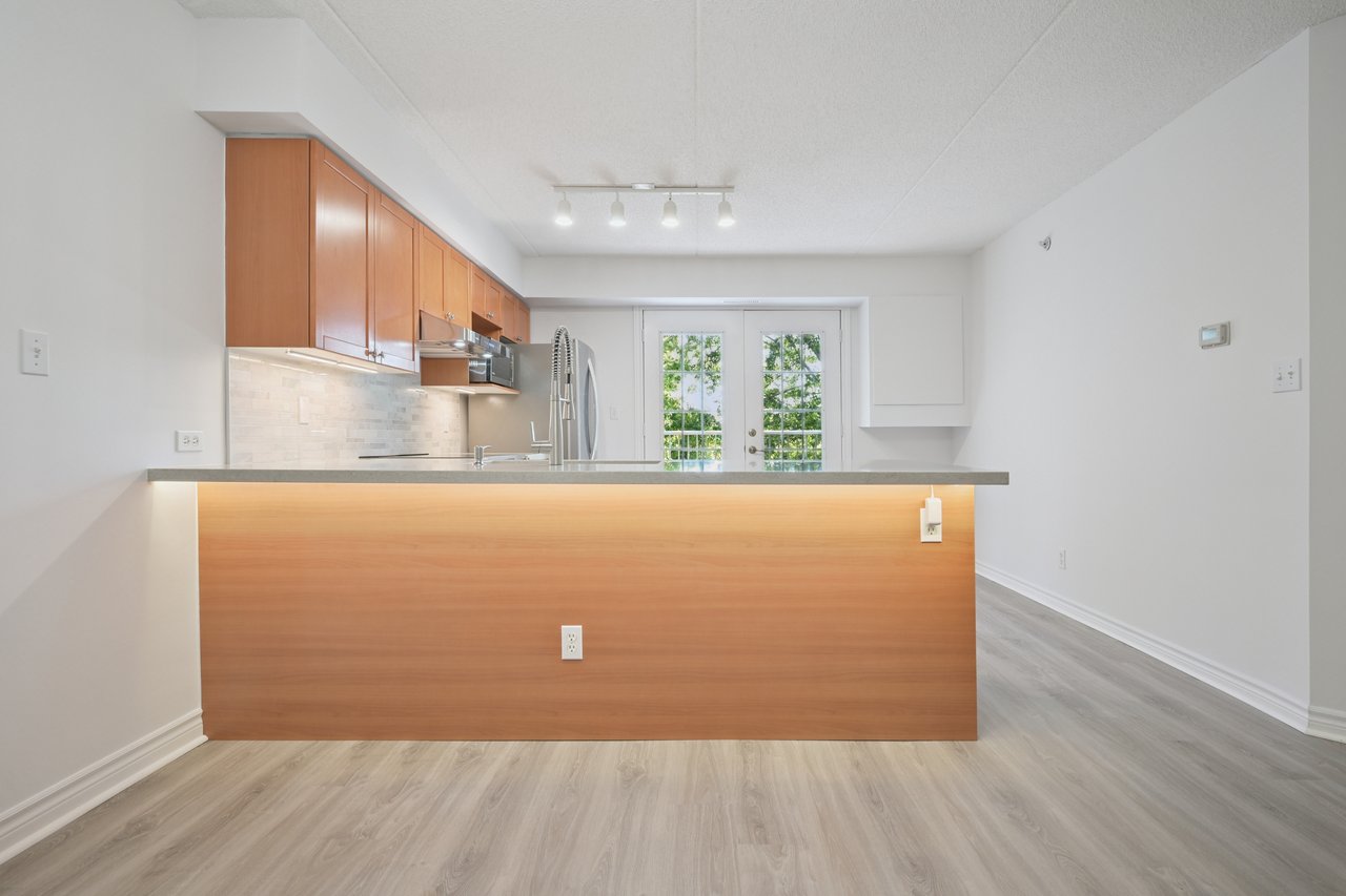 Upgraded 1 Bed+ Den Suite Overlooking Ravine