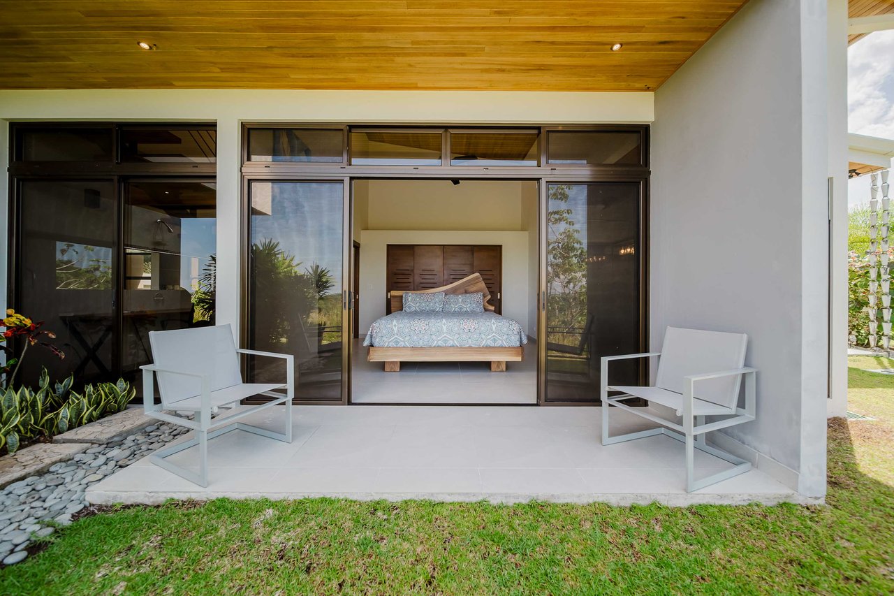 Guest House and Infinity Pool Ocean View Luxury Estate