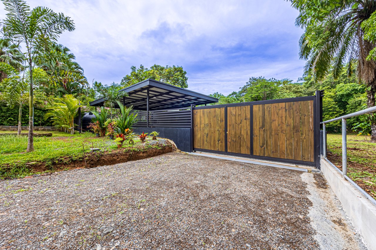 Gorgeous Brand New 3br Home close to Dominical with extra land.