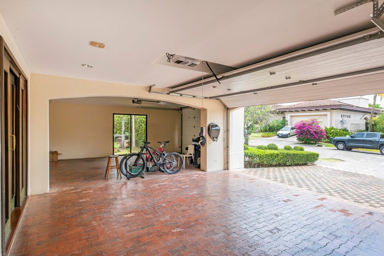 Mediterranean One Level Villa, Santa Ana, San Jose