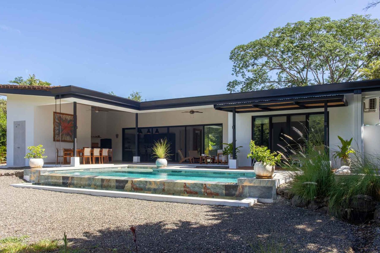 Casa Bromelia Dorada | Stylish 3-Bedroom Home with Pool in Nature-Lovers’ Paradise