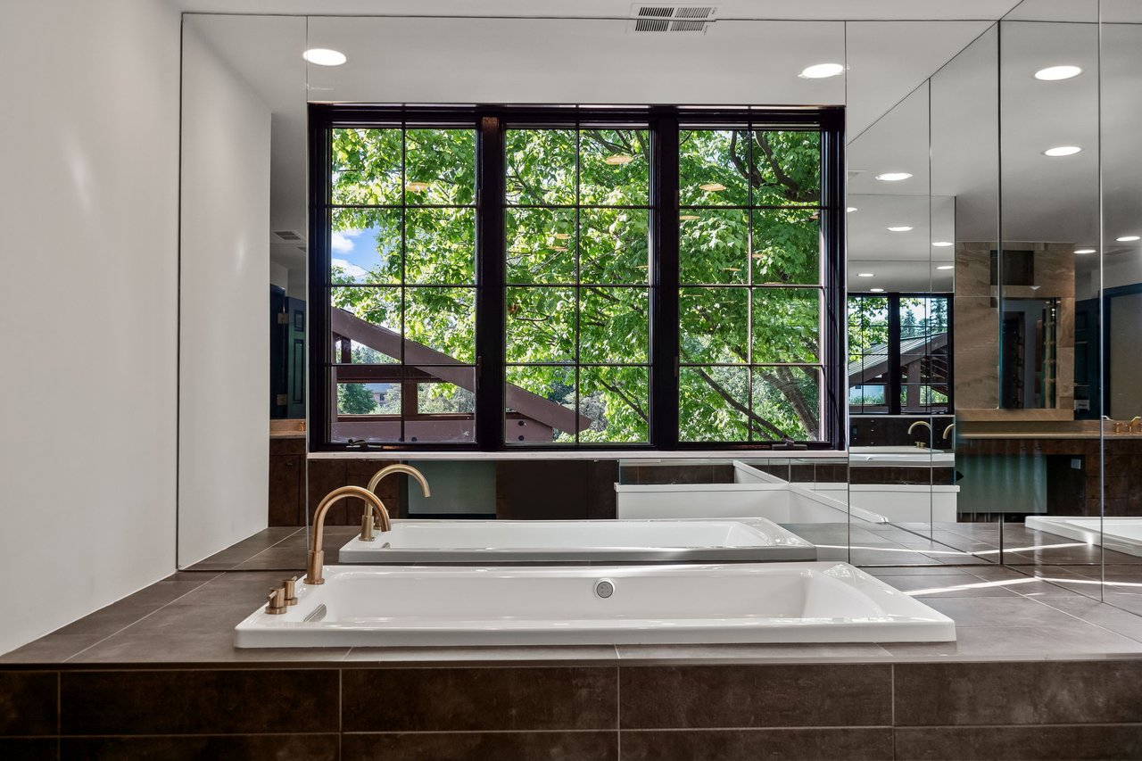260 Woodwind Dr, Bloomfield Hills