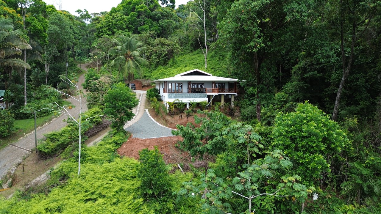 Casa Tucán, Ocean View Villa with Private Trail to River & Waterfalls