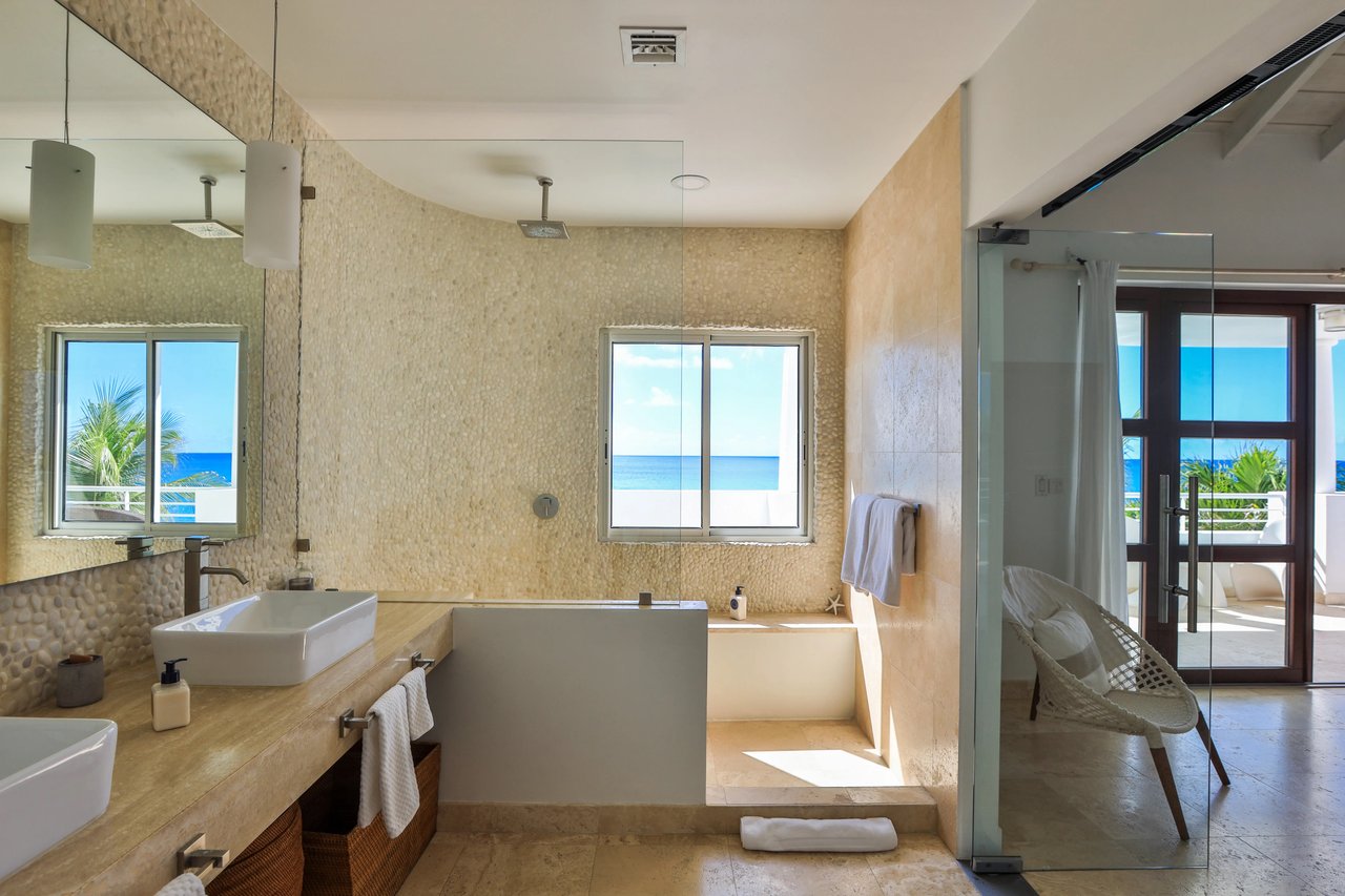 Exceptional Beachfront Villa – Cupecoy