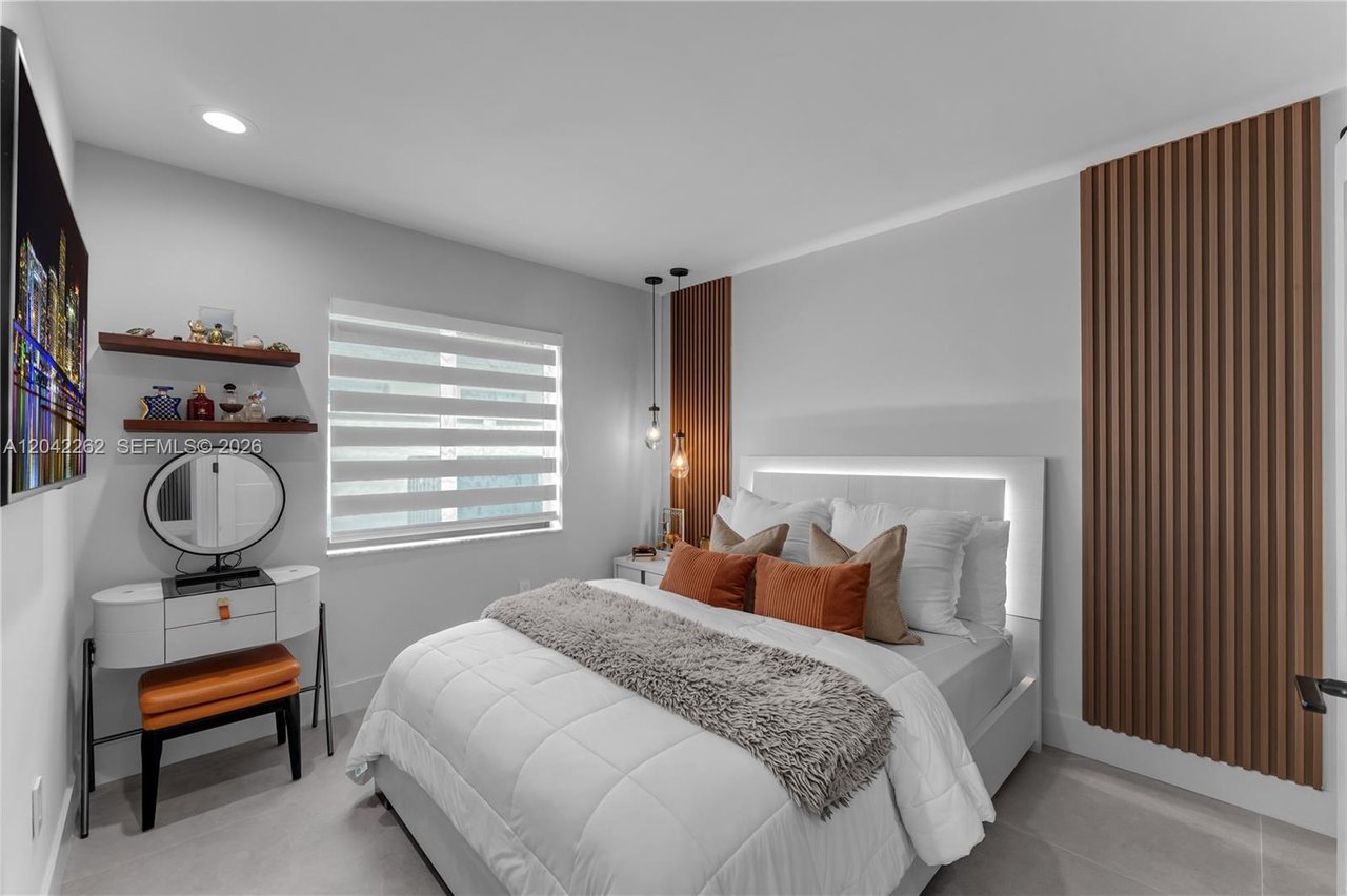 12772-sw-209-street-miami-home-for-sale-bedroom