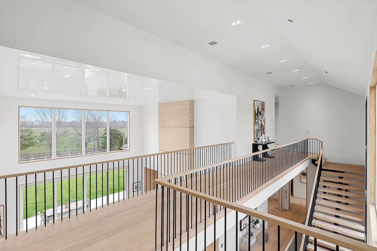 637 Halsey Ln - In Contract