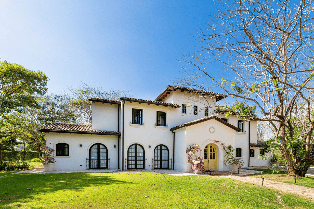 Casa Las Mareas | Beachfront Spanish Colonial Villa with Private Pool in Hacienda Pinilla