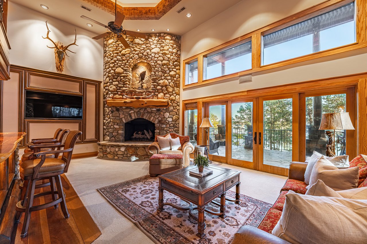 3406 Thunder Point