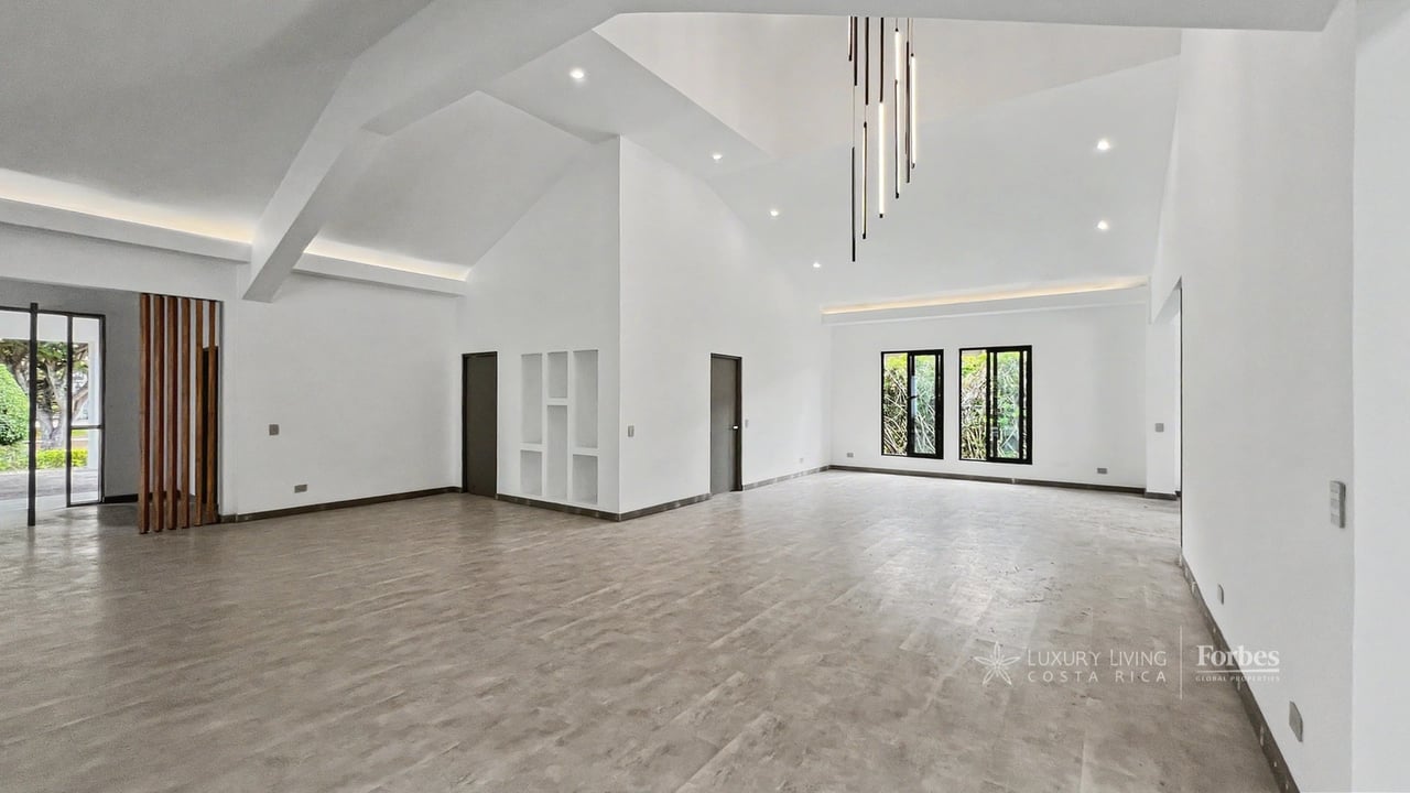 21468 - Remodeled 1-level house, 4 bedrooms, pool, terrace and garden