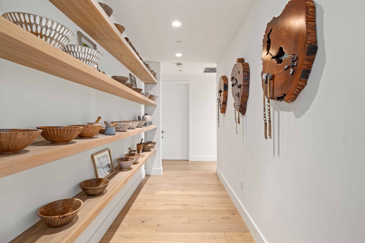 200 Congress Ave #18AE