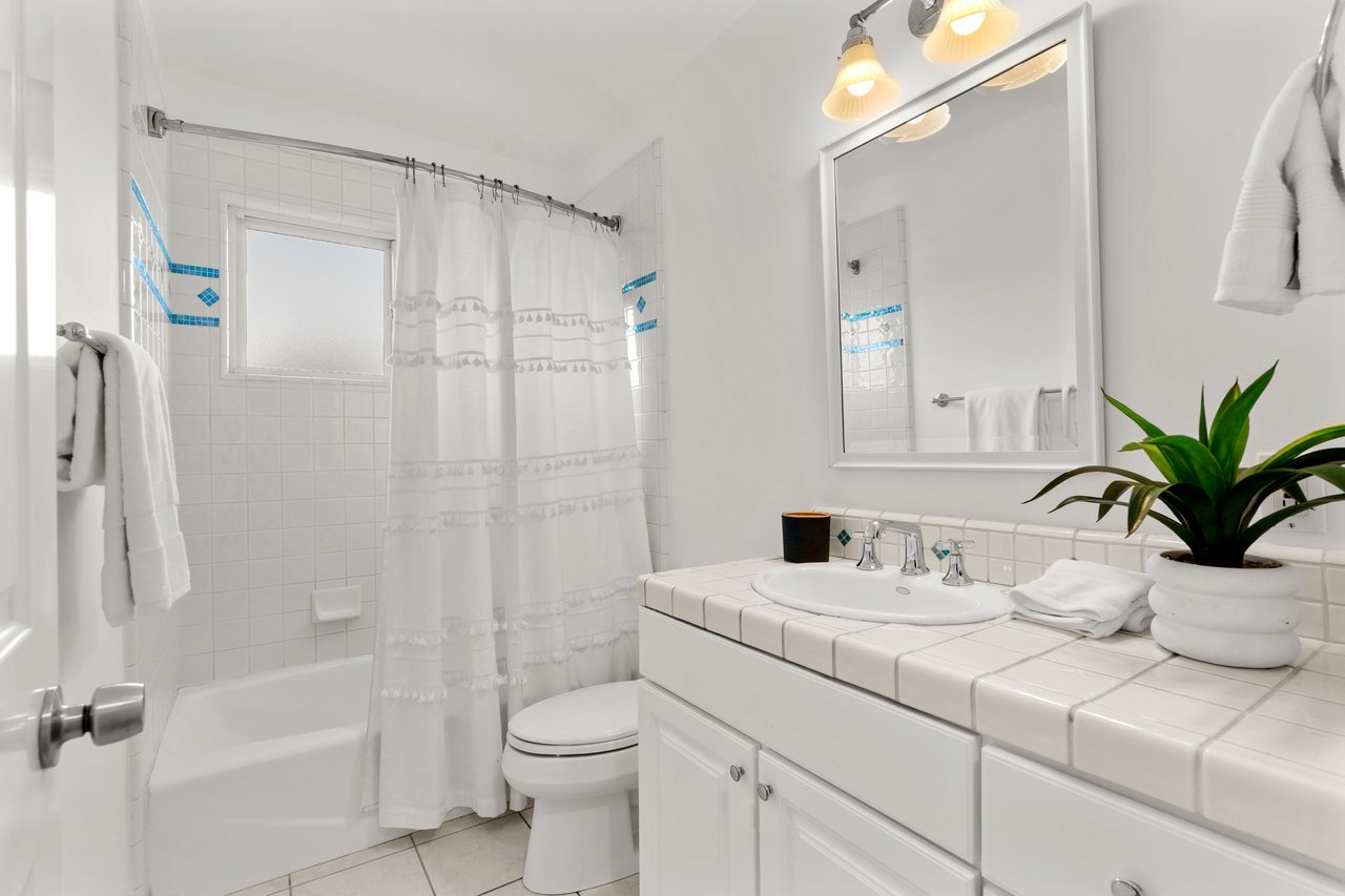 1412 Vivian Lane