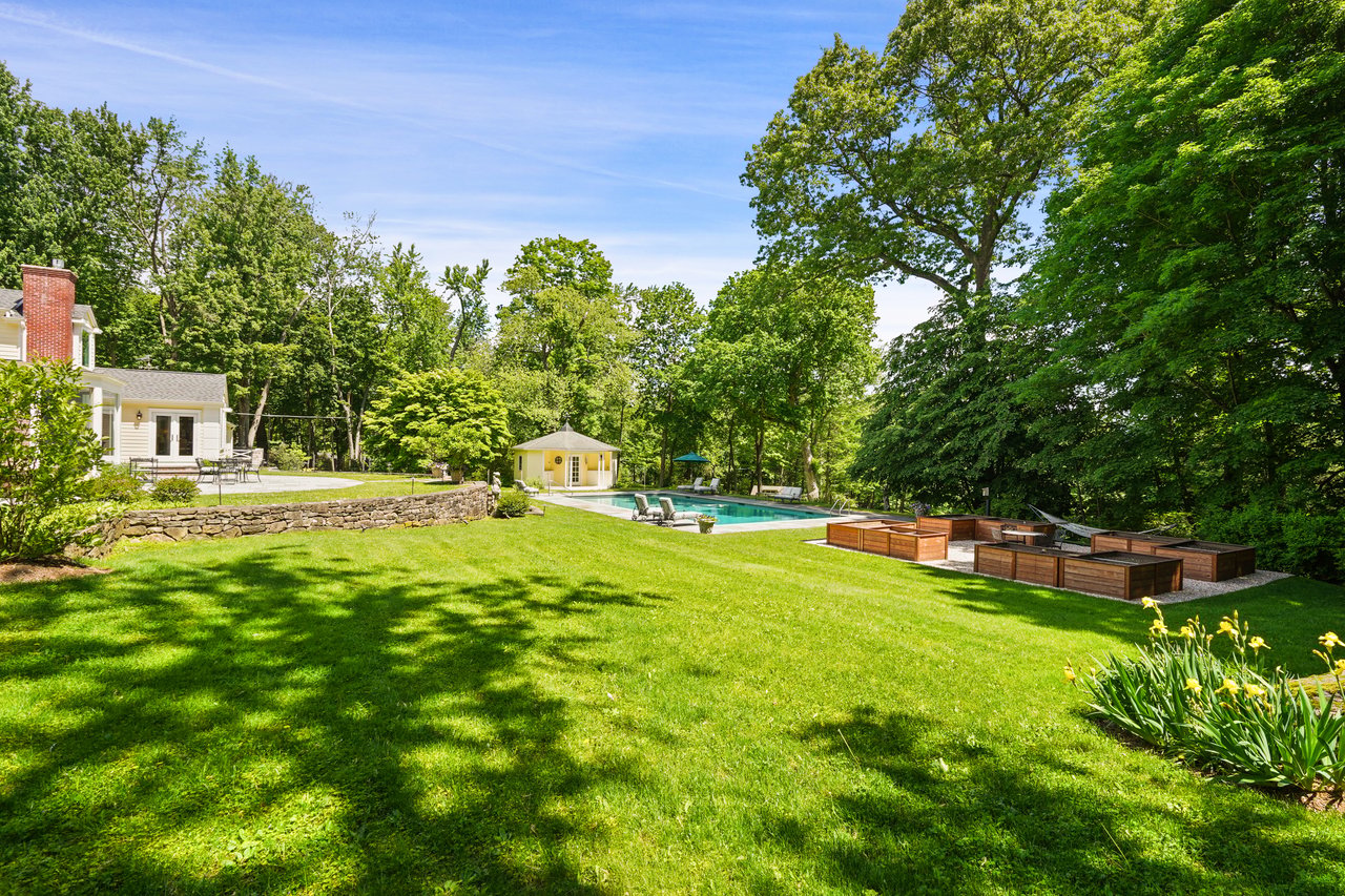 122 E Ridge Road