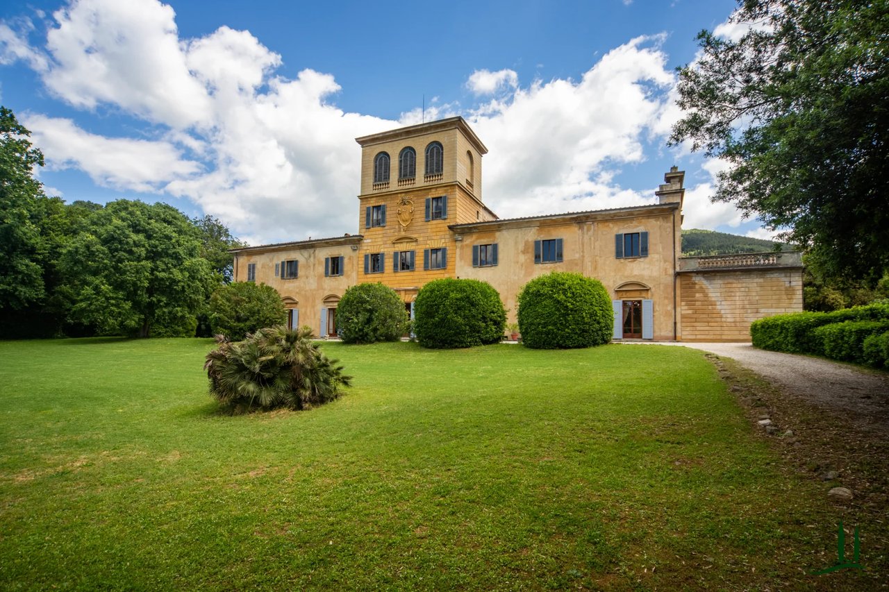 14th-Century Grand Estate Just Outside Florence