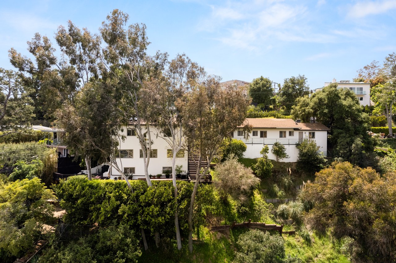 1018 N Tigertail Rd, Brentwood
