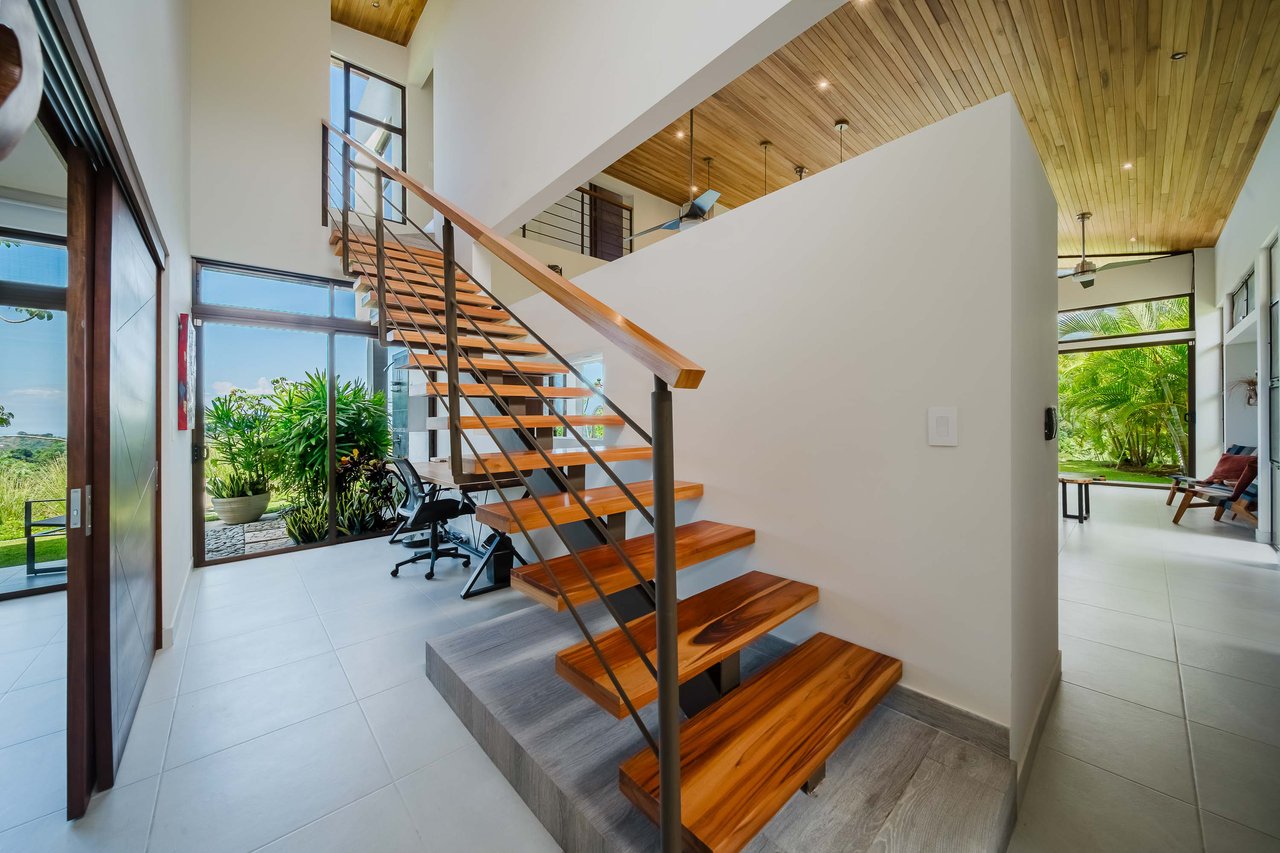 Guest House and Infinity Pool Ocean View Luxury Estate